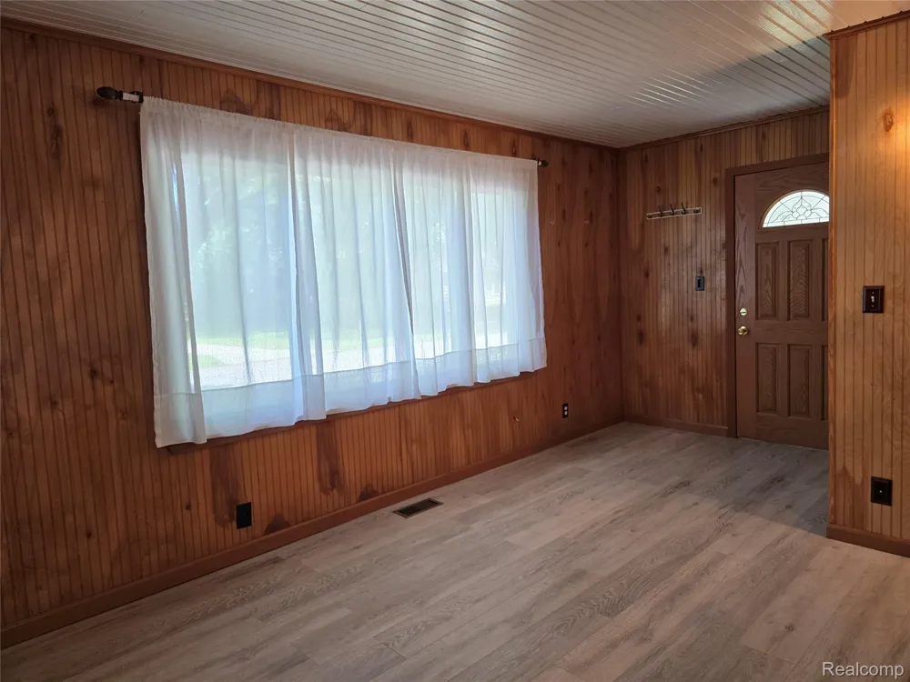 21411 Collingham Avenue Farmington Hills City, MI 48336