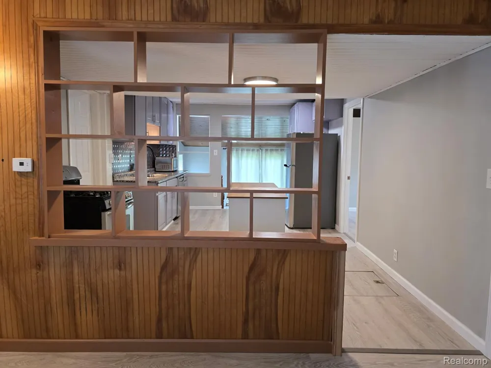 21411 Collingham Avenue Farmington Hills City, MI 48336