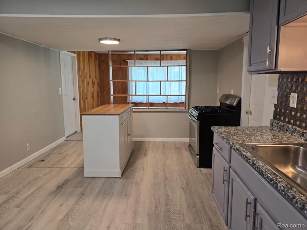 21411 Collingham Avenue Farmington Hills City, MI 48336