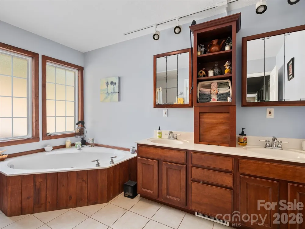 81 Aldens Way Clyde, NC 28721