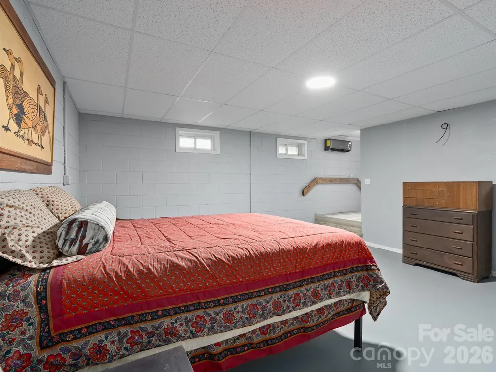 81 Aldens Way Clyde, NC 28721