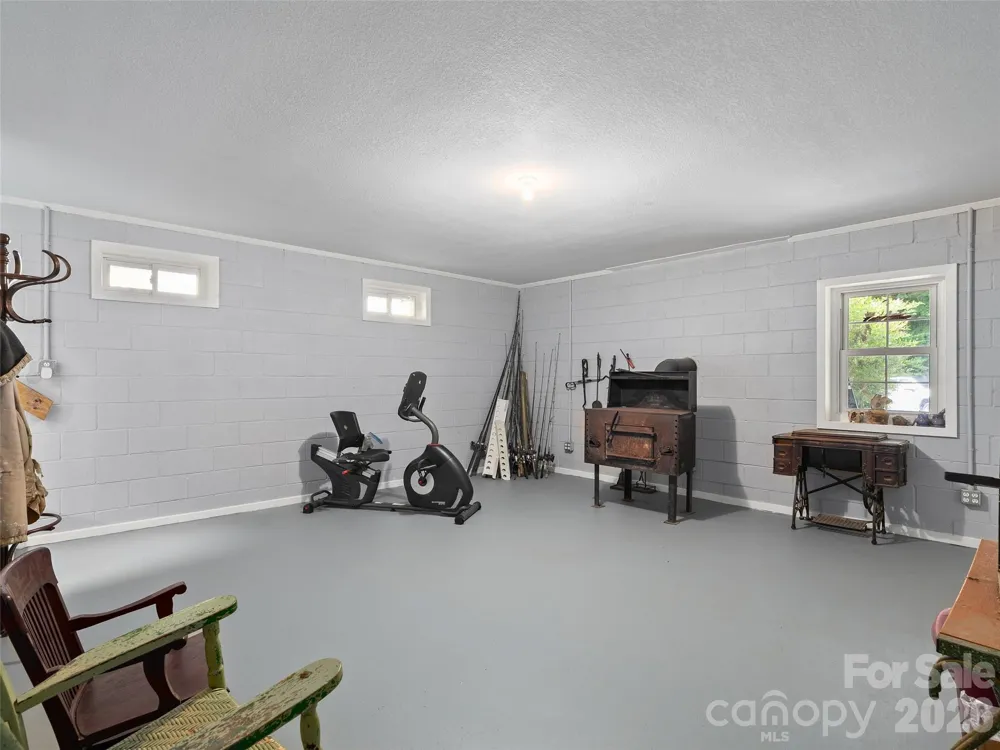 81 Aldens Way Clyde, NC 28721