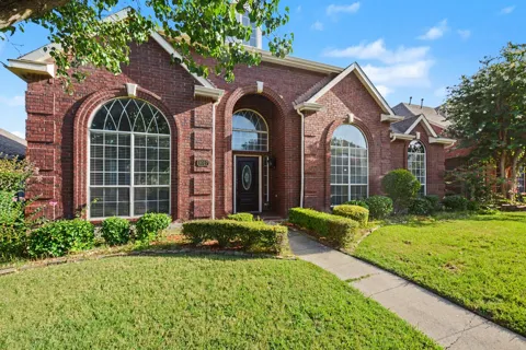 1027 Creek Bend