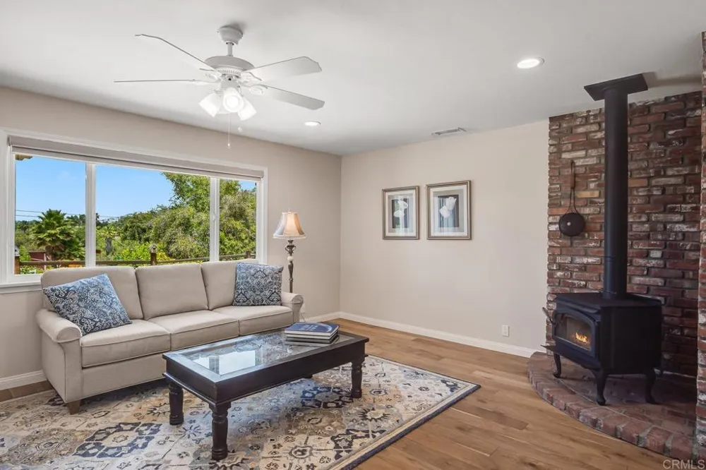 2211 Winterwarm Dr Fallbrook, CA 92028