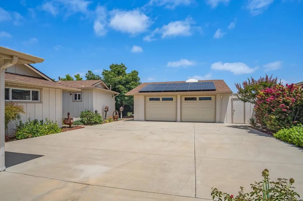 2211 Winterwarm Dr Fallbrook, CA 92028
