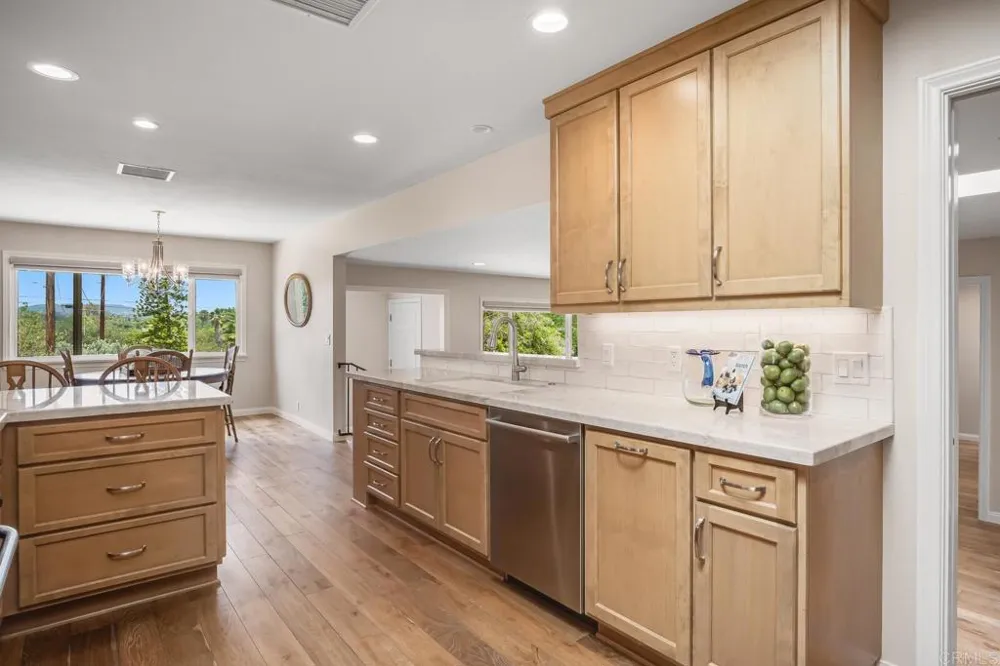 2211 Winterwarm Dr Fallbrook, CA 92028