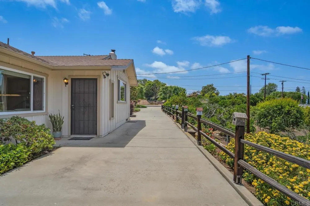 2211 Winterwarm Dr Fallbrook, CA 92028