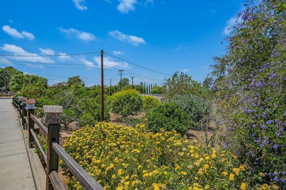 2211 Winterwarm Dr Fallbrook, CA 92028