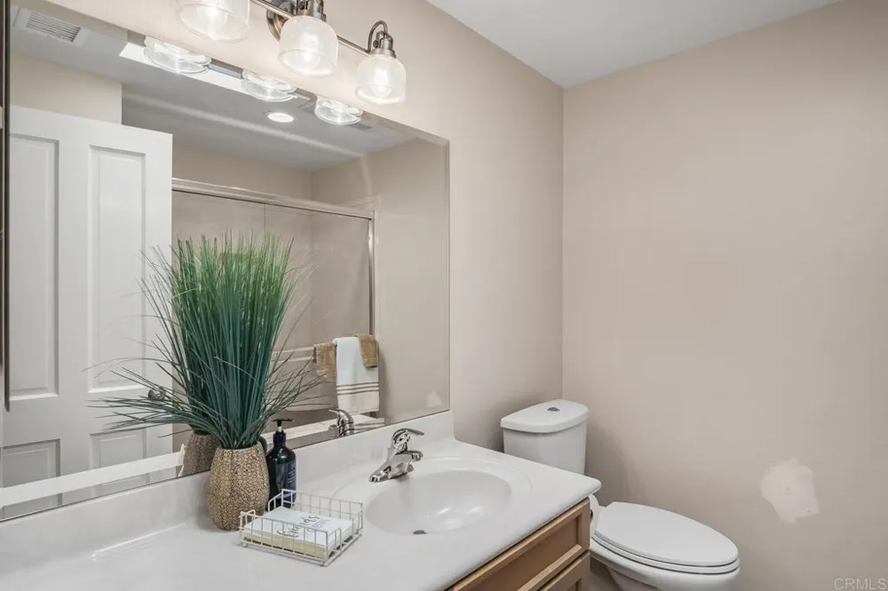 2211 Winterwarm Dr Fallbrook, CA 92028