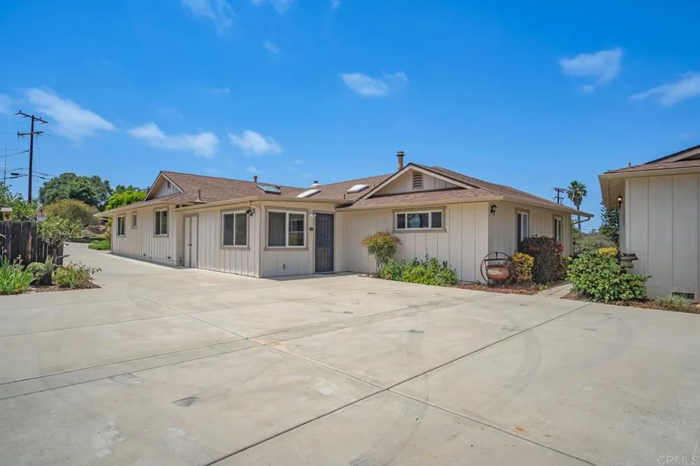 2211 Winterwarm Dr Fallbrook, CA 92028