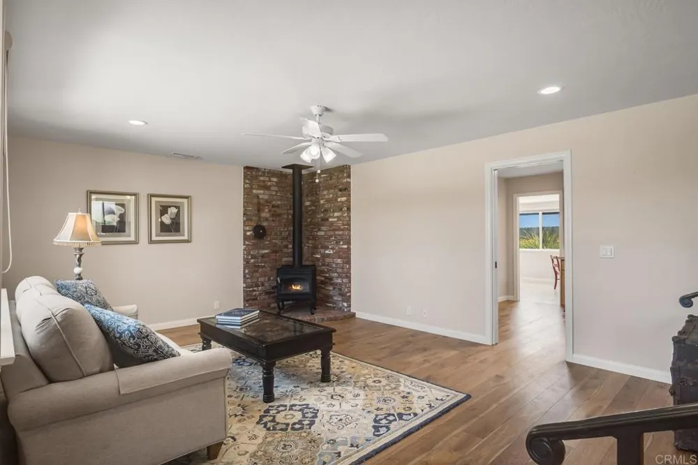 2211 Winterwarm Dr Fallbrook, CA 92028