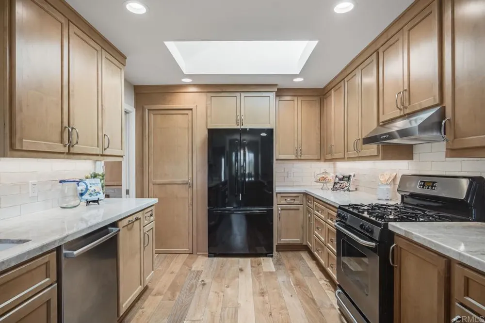 2211 Winterwarm Dr Fallbrook, CA 92028