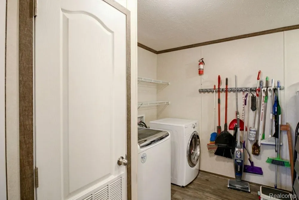 25843 Loudon Brownstown Charter Township, MI 48134