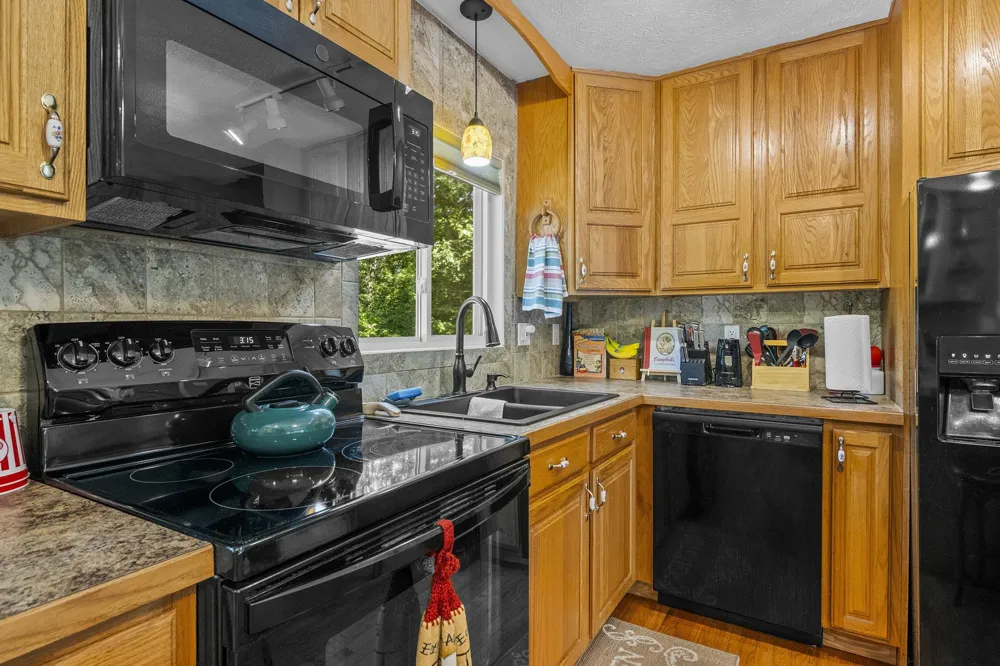 3961 Dogwood Drive East Bay Township, MI 49696