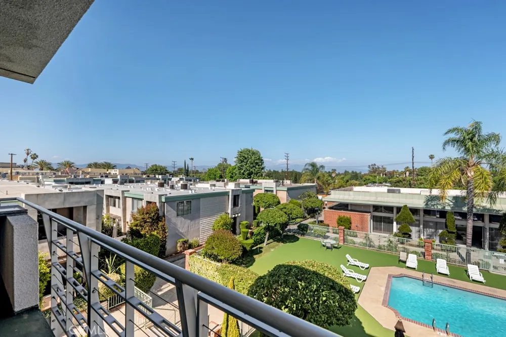 5301 Balboa Boulevard Encino, CA 91316