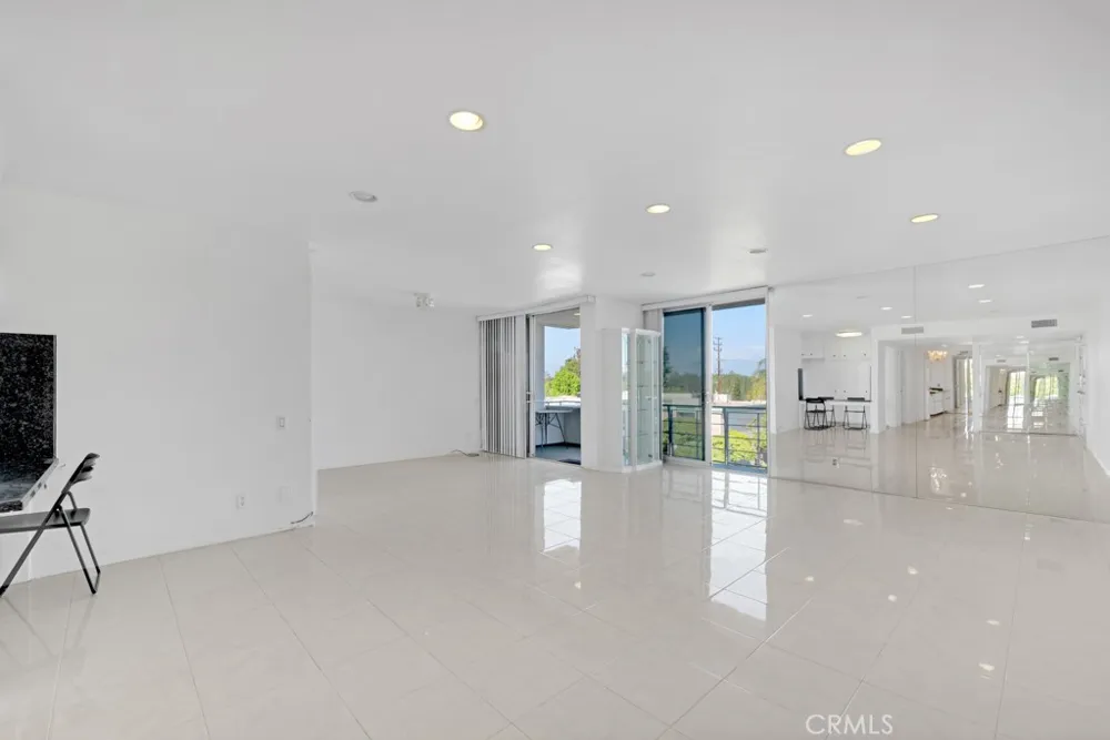 5301 Balboa Boulevard Encino, CA 91316