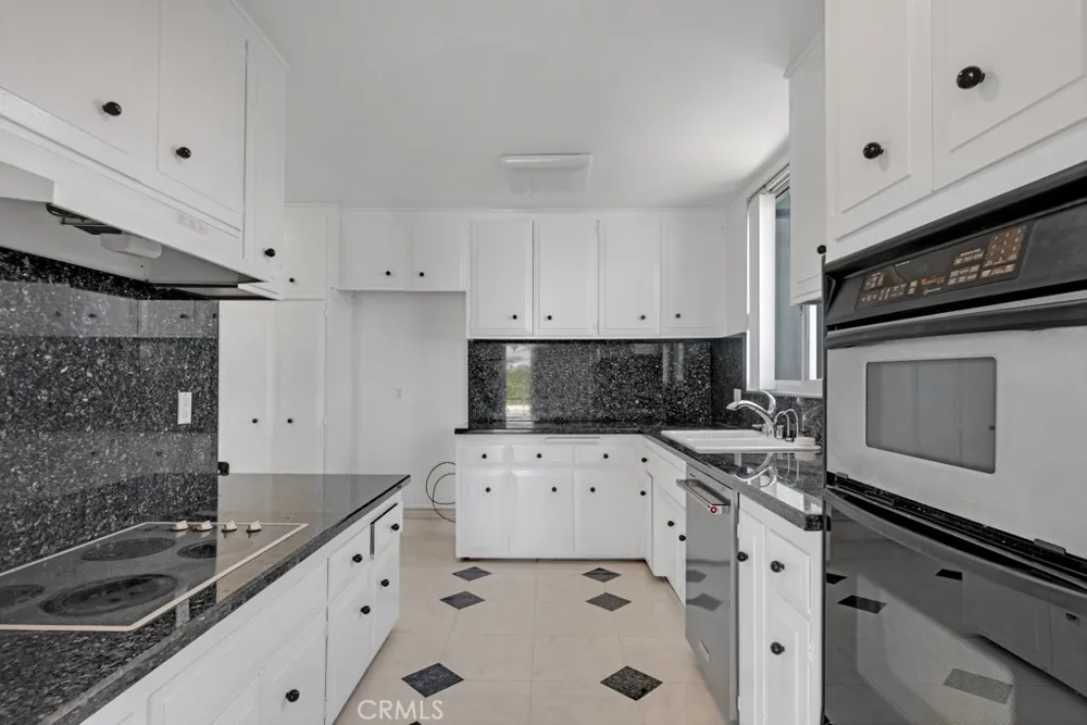 5301 Balboa Boulevard Encino, CA 91316