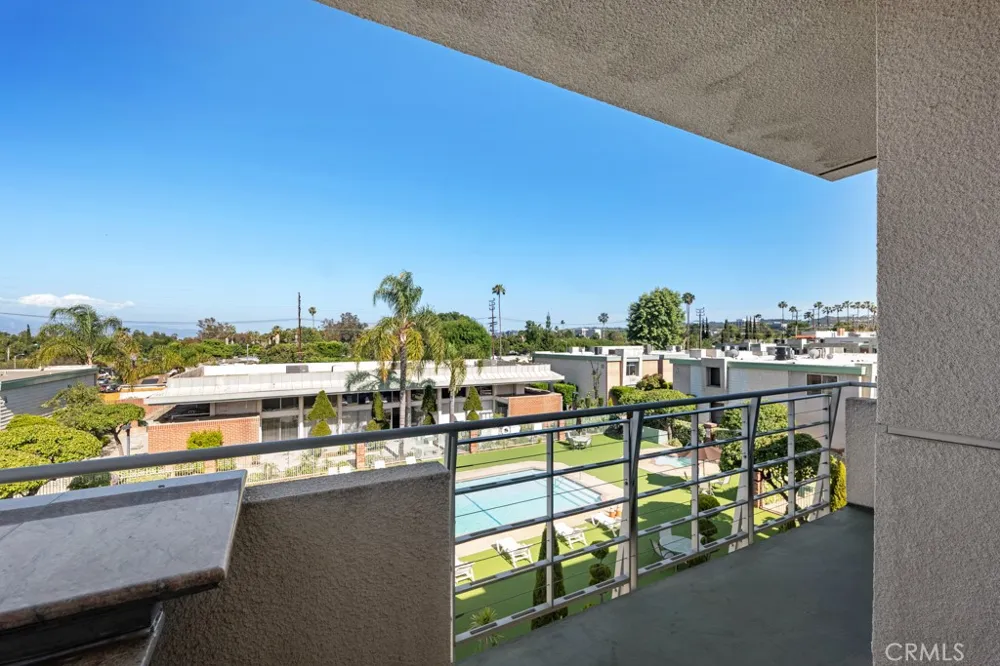 5301 Balboa Boulevard Encino, CA 91316