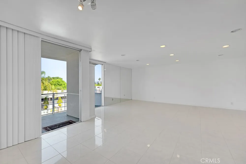 5301 Balboa Boulevard Encino, CA 91316