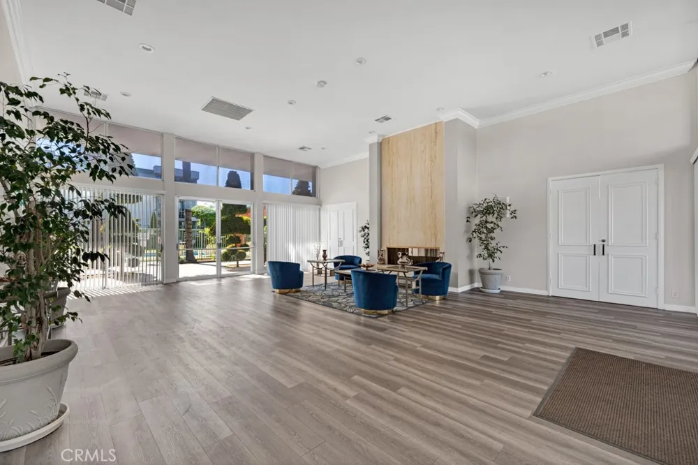 5301 Balboa Boulevard Encino, CA 91316