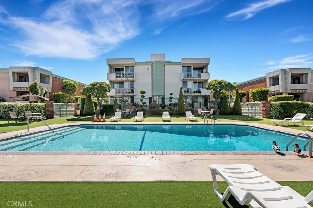 5301 Balboa Boulevard Encino, CA 91316