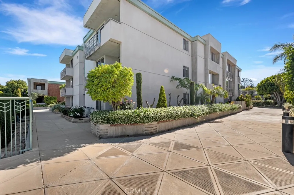 5301 Balboa Boulevard Encino, CA 91316