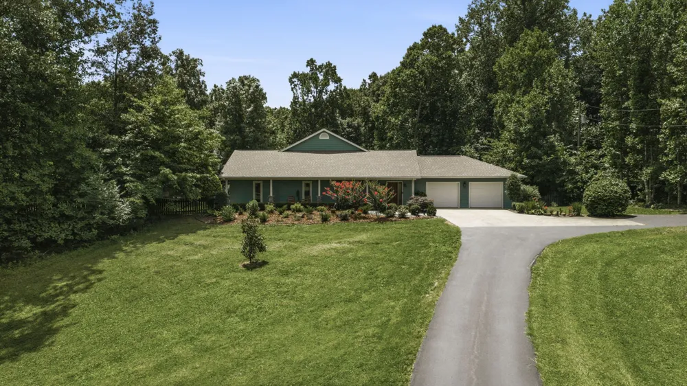 1766 Hunts Ln Bowling Green, KY 42103