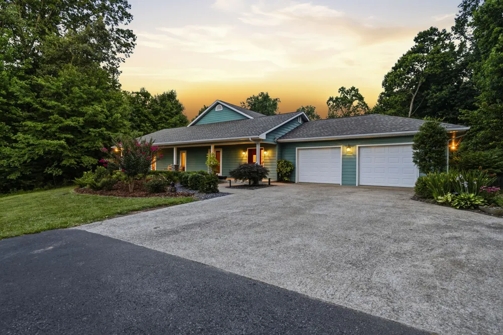 1766 Hunts Ln Bowling Green, KY 42103