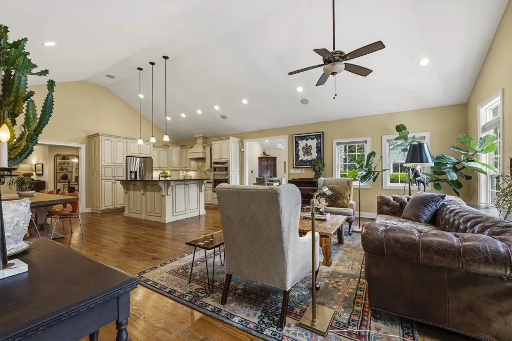 1766 Hunts Ln Bowling Green, KY 42103