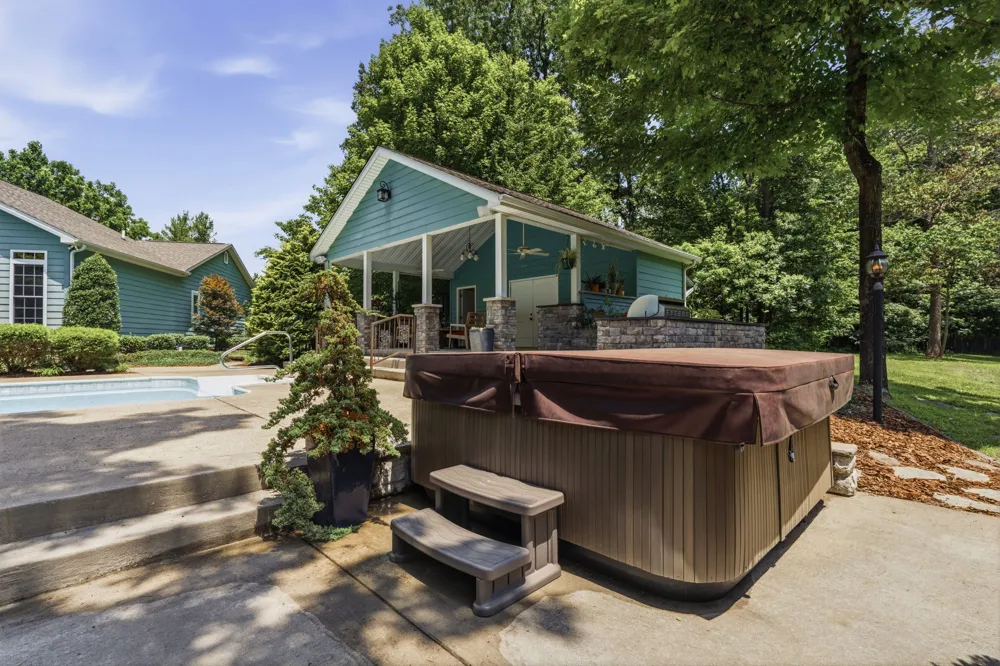 1766 Hunts Ln Bowling Green, KY 42103