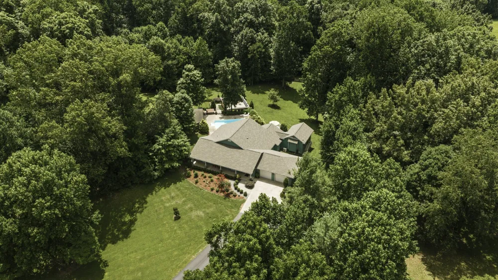 1766 Hunts Ln Bowling Green, KY 42103