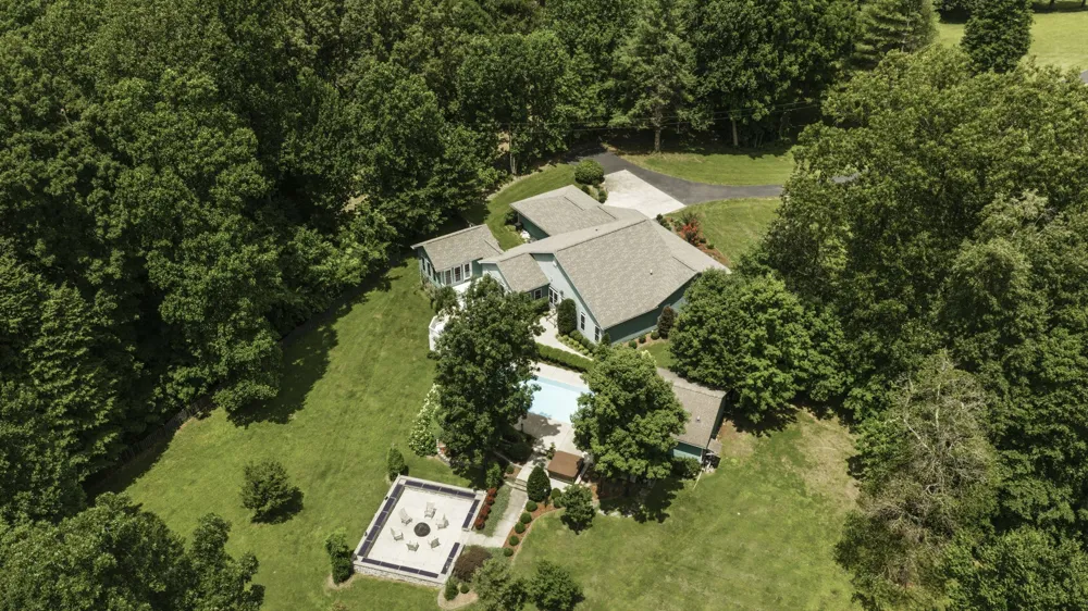 1766 Hunts Ln Bowling Green, KY 42103
