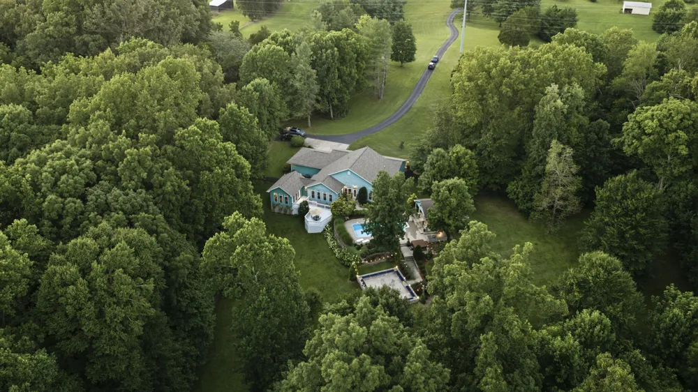 1766 Hunts Ln Bowling Green, KY 42103