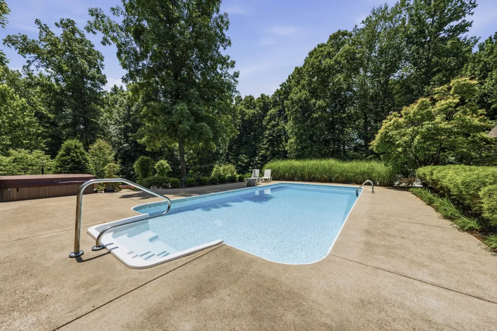 1766 Hunts Ln Bowling Green, KY 42103