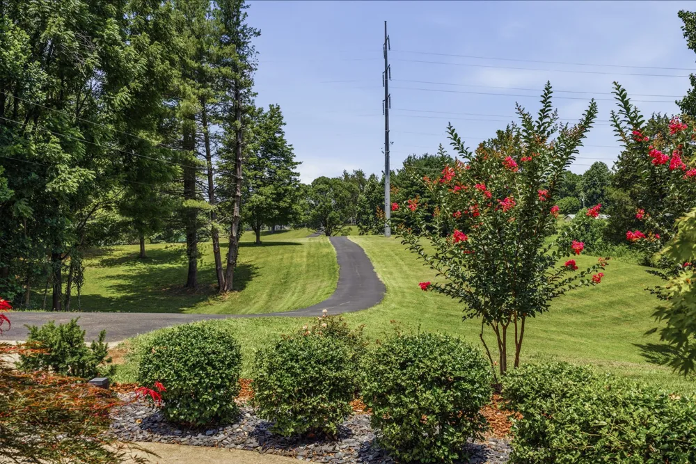1766 Hunts Ln Bowling Green, KY 42103