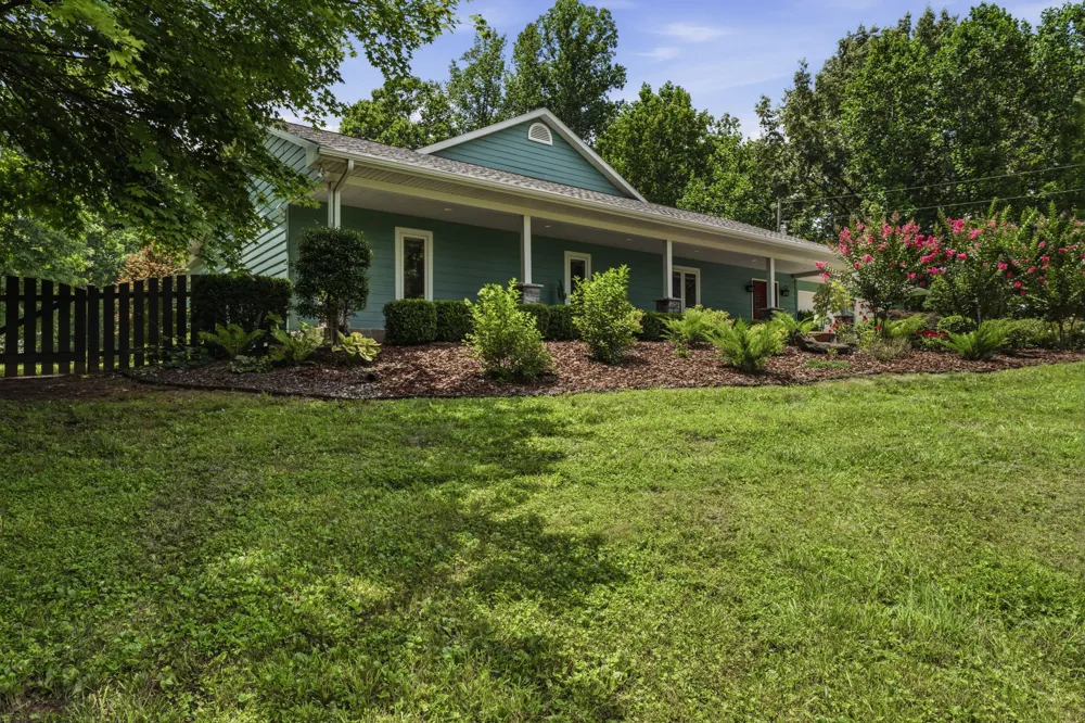 1766 Hunts Ln Bowling Green, KY 42103