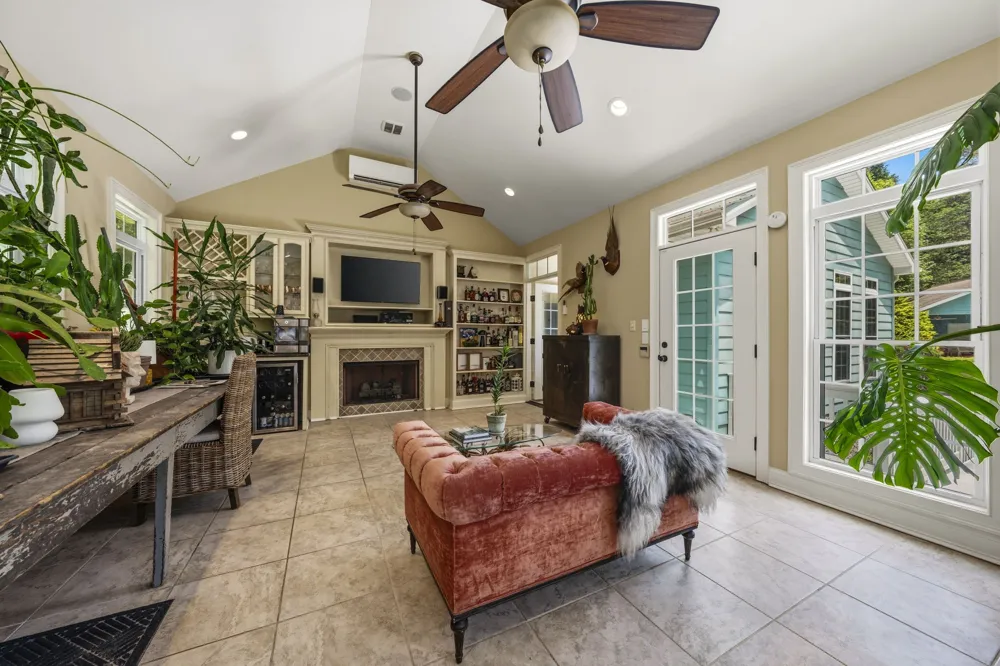 1766 Hunts Ln Bowling Green, KY 42103