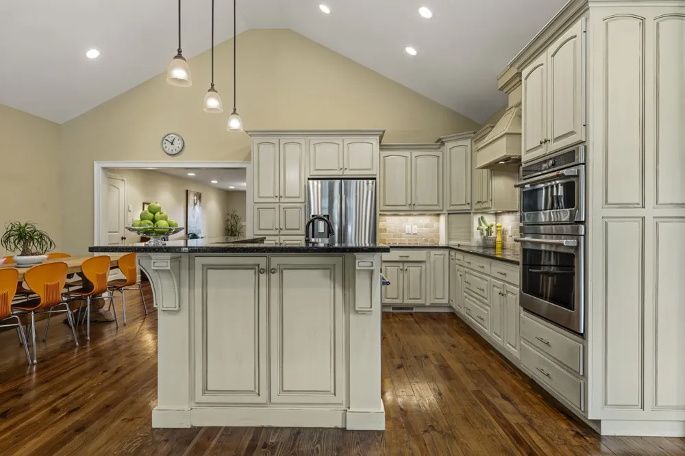 1766 Hunts Ln Bowling Green, KY 42103