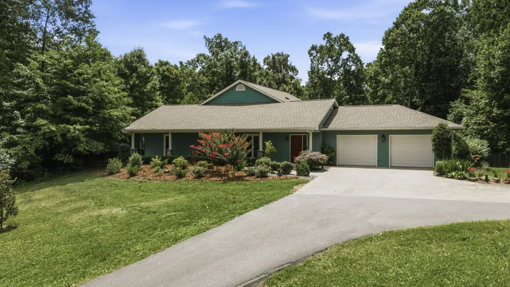 1766 Hunts Ln Bowling Green, KY 42103
