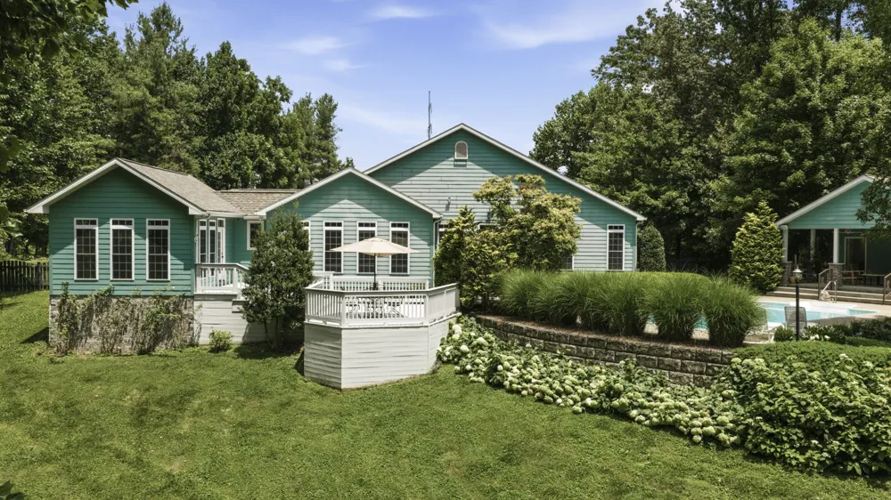 1766 Hunts Ln Bowling Green, KY 42103