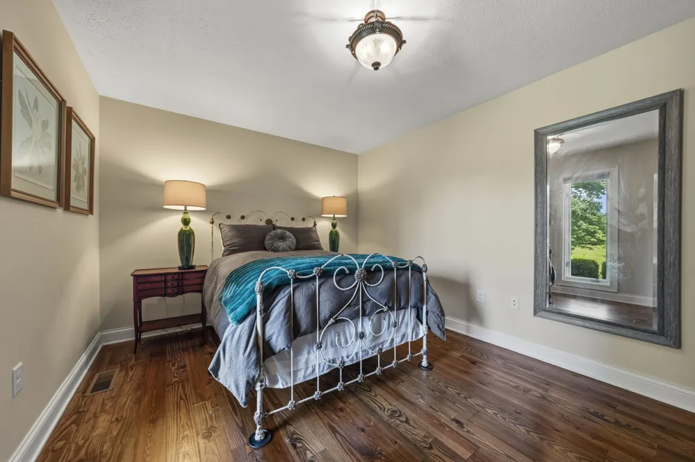 1766 Hunts Ln Bowling Green, KY 42103