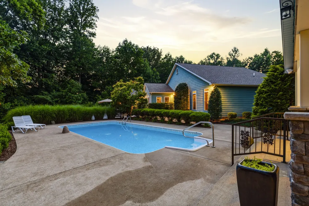 1766 Hunts Ln Bowling Green, KY 42103