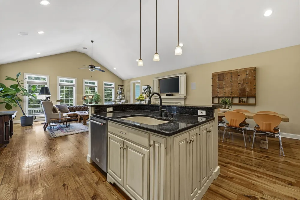 1766 Hunts Ln Bowling Green, KY 42103