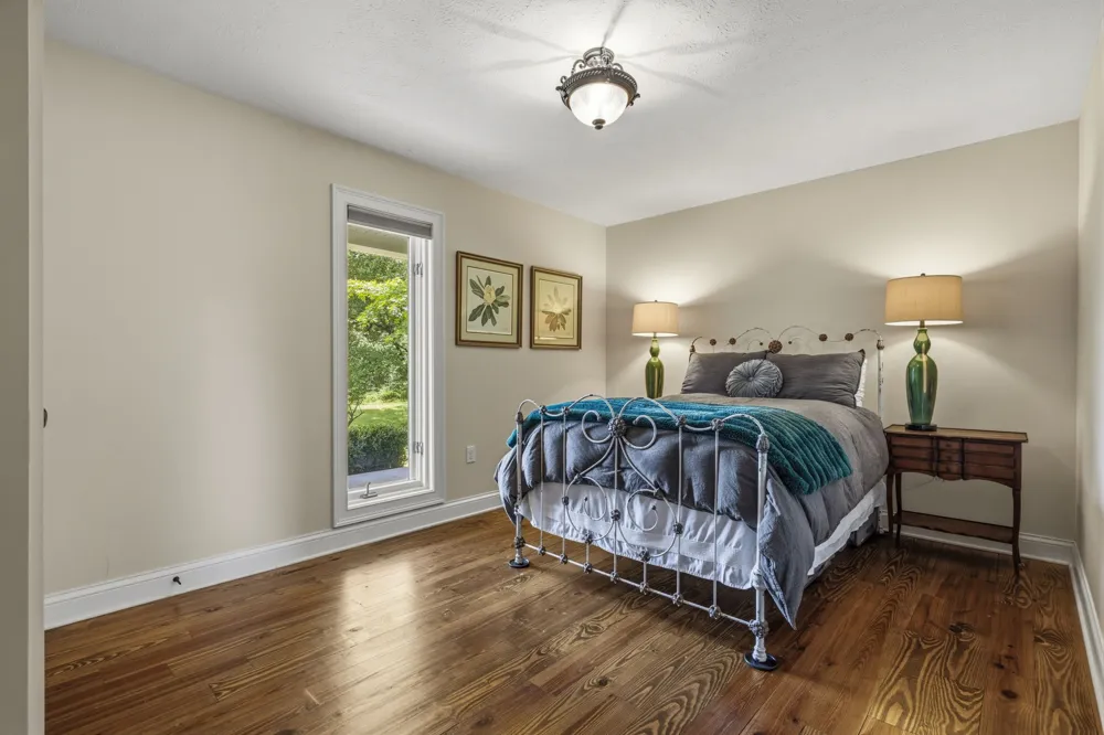 1766 Hunts Ln Bowling Green, KY 42103