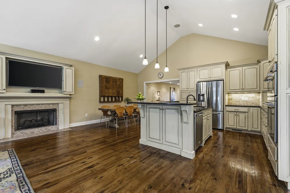 1766 Hunts Ln Bowling Green, KY 42103