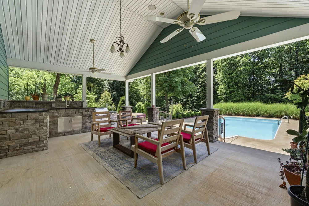 1766 Hunts Ln Bowling Green, KY 42103