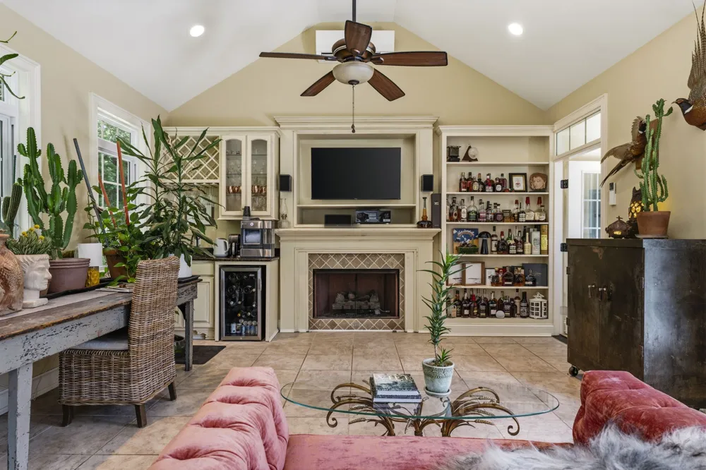 1766 Hunts Ln Bowling Green, KY 42103