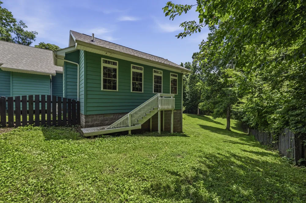 1766 Hunts Ln Bowling Green, KY 42103
