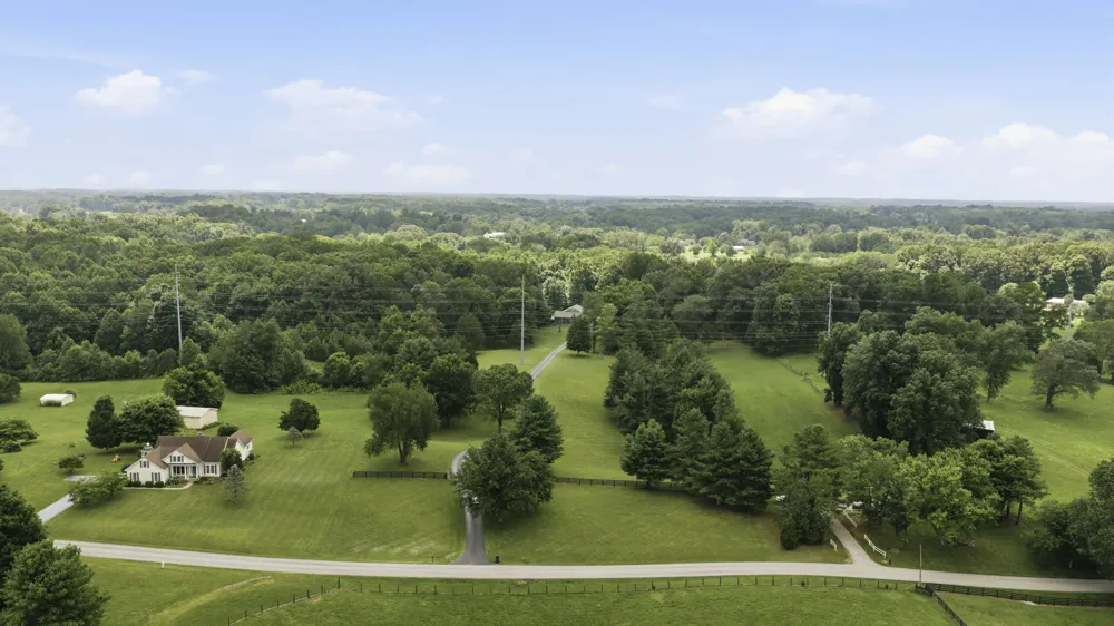 1766 Hunts Ln Bowling Green, KY 42103