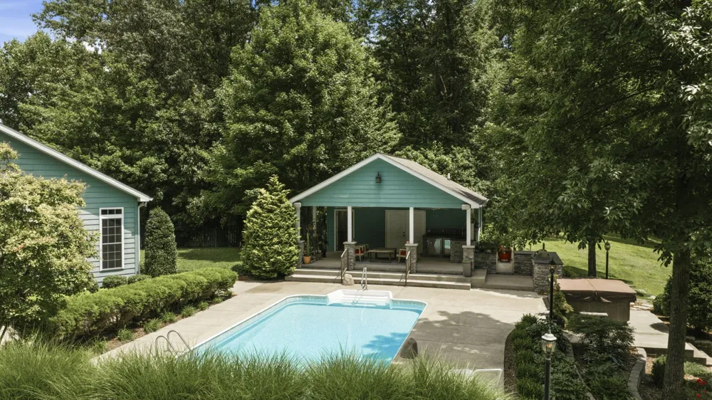 1766 Hunts Ln Bowling Green, KY 42103